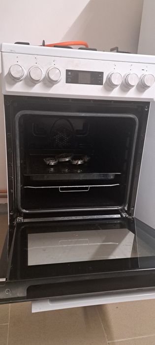 Kuchenka gazowa w stanie bardzo dobrym.