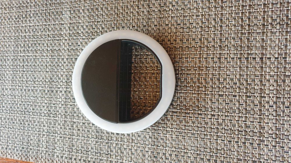 Przenośna lampka pierścieniowa LED