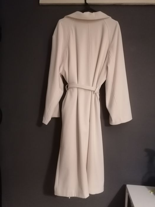 H&M – Casaco comprido em sarja com cinto de atar