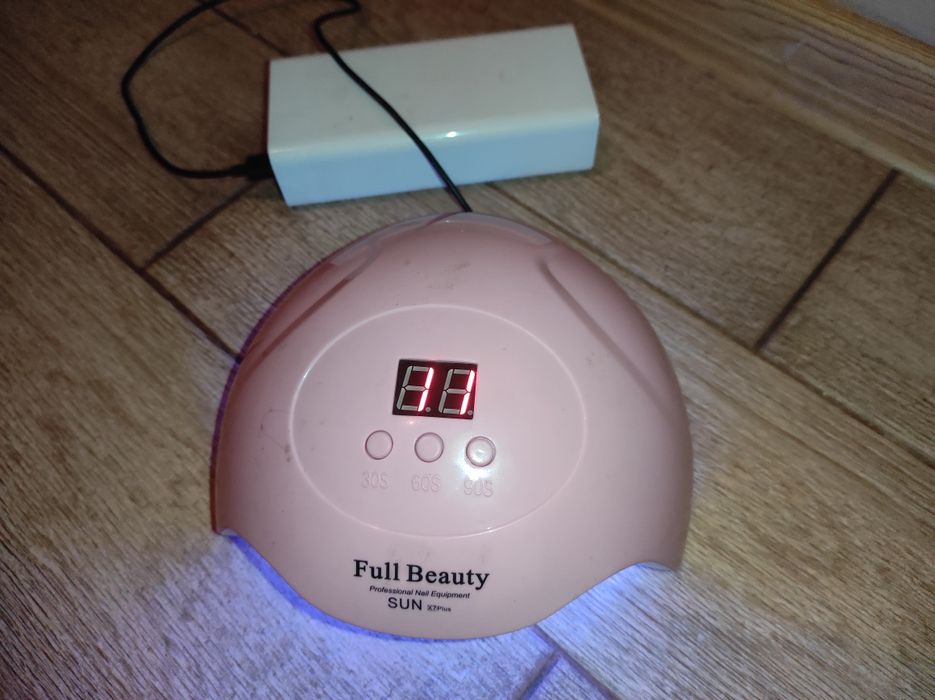 Лампа для маникюра работает без электричества