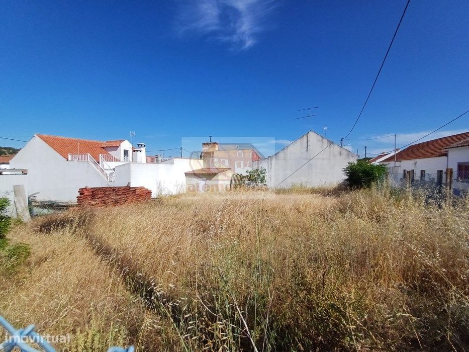 Lote para construção de moradia e piscina - 300 m2