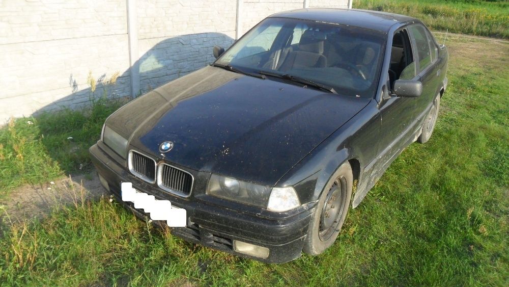 BMW E36,318I, 83kW,czarny,sedan,klima,na części