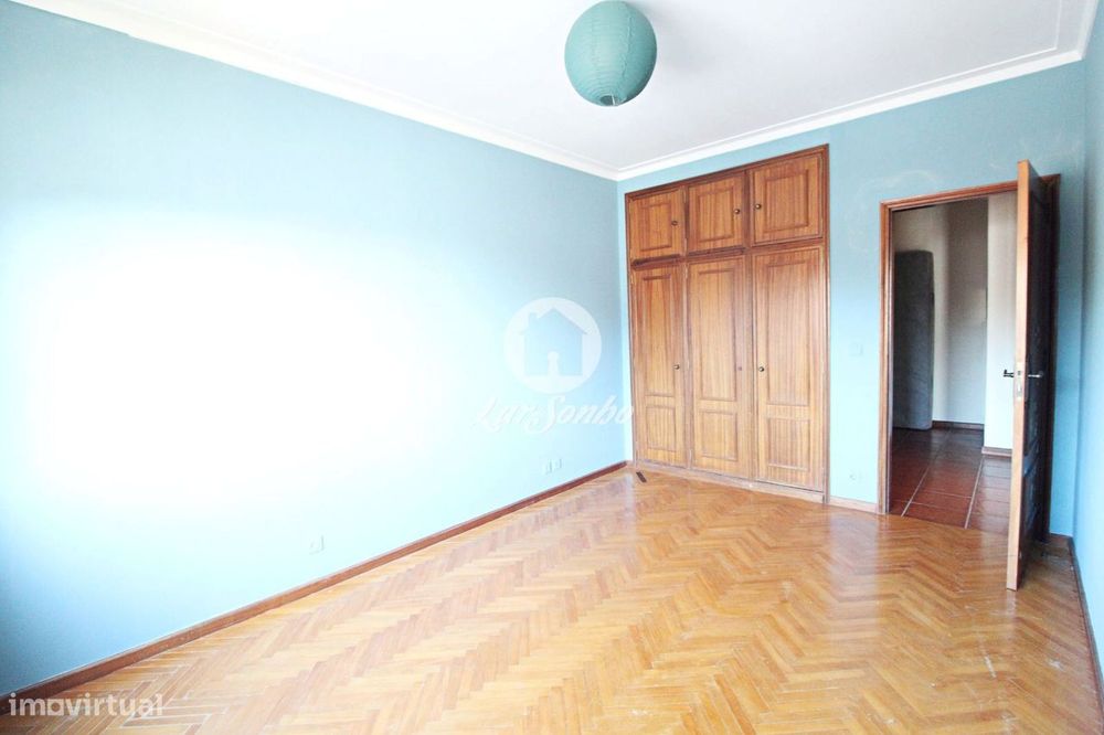 Apartamento T2, situado em Arcozelo, a 4km da Praia