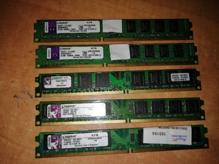 Memorias Ram Kingston... 1,2,3 G para portátil e torre.