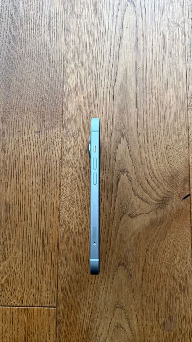 iPhone 15 128GB