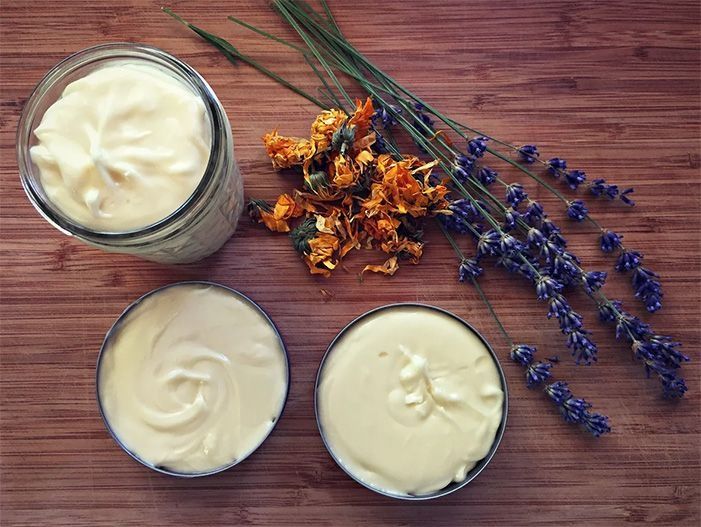 Крем для обличчя з натуральних компонентів.