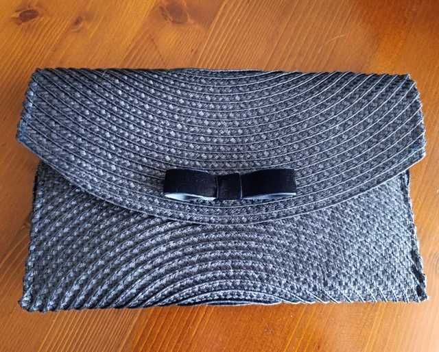 Carteira de mão em palhinha