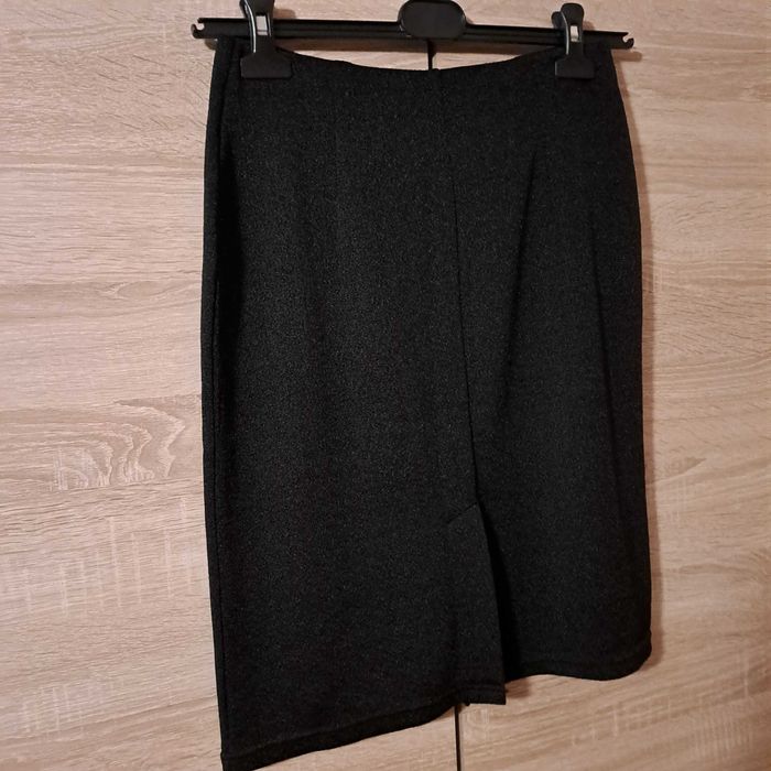 Elegancka spódnica damska czarna prosta / rozmiar L