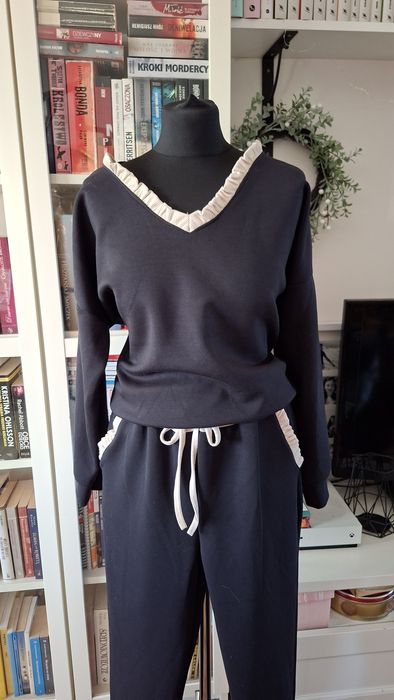 Nowy dres dzianinowy- M/L
