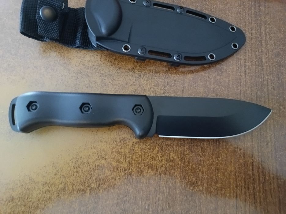 Nóż bushcraft survival