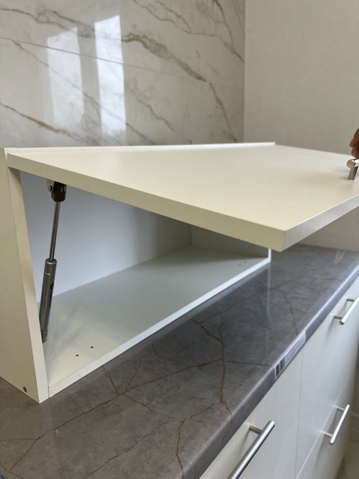 Тумбочка біла