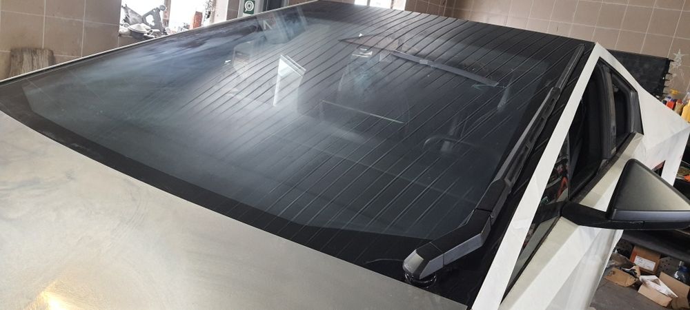 Лобове скло Tesla Cybertruck