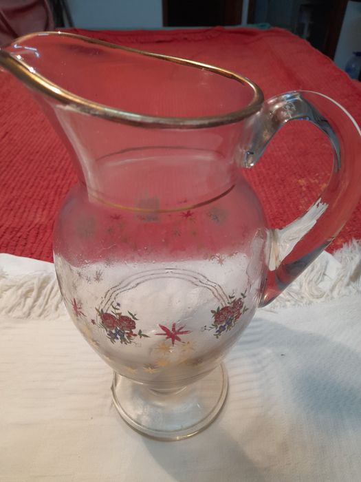 Serviço de água em vidro muito antigo