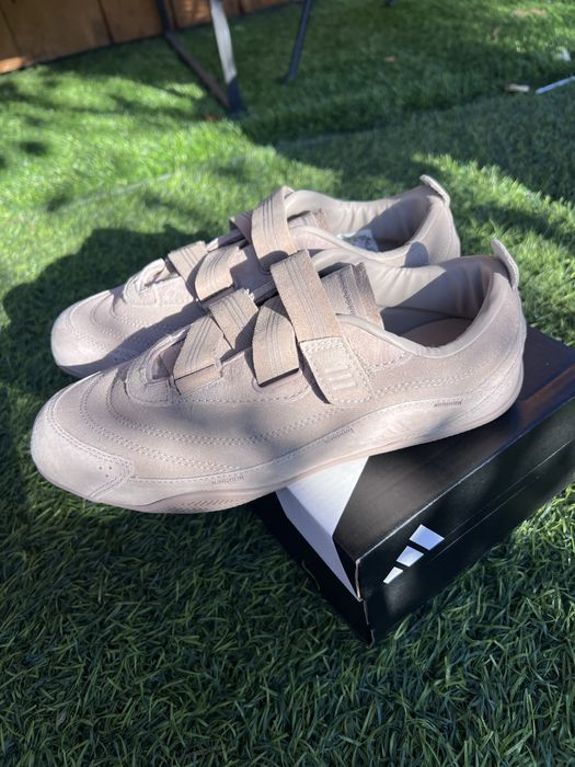 Кросівки жіночі adidas fos
