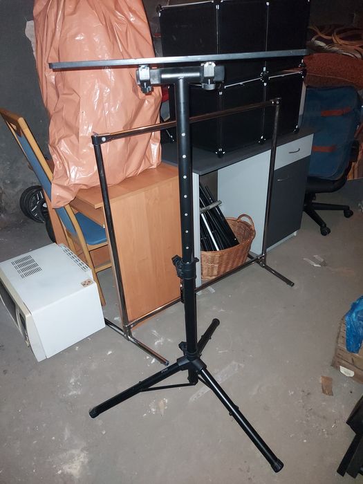 Statyw pod laptopa, projektor