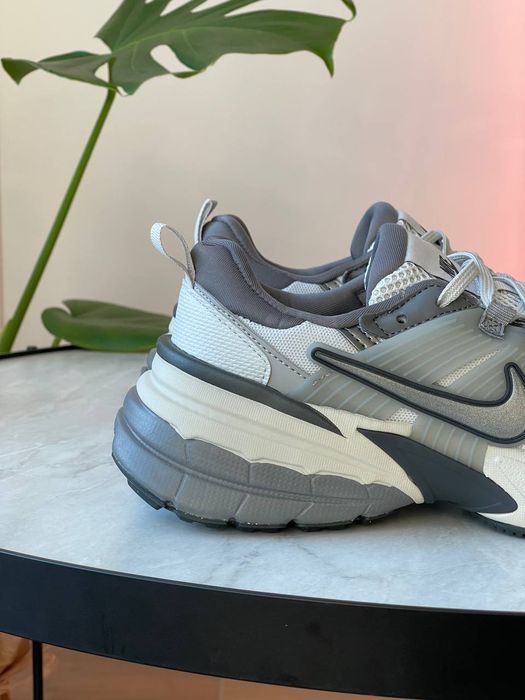 Кросівки Кроссовки Nike V2K Run Pure Platinum Wolf Grey повсякденні