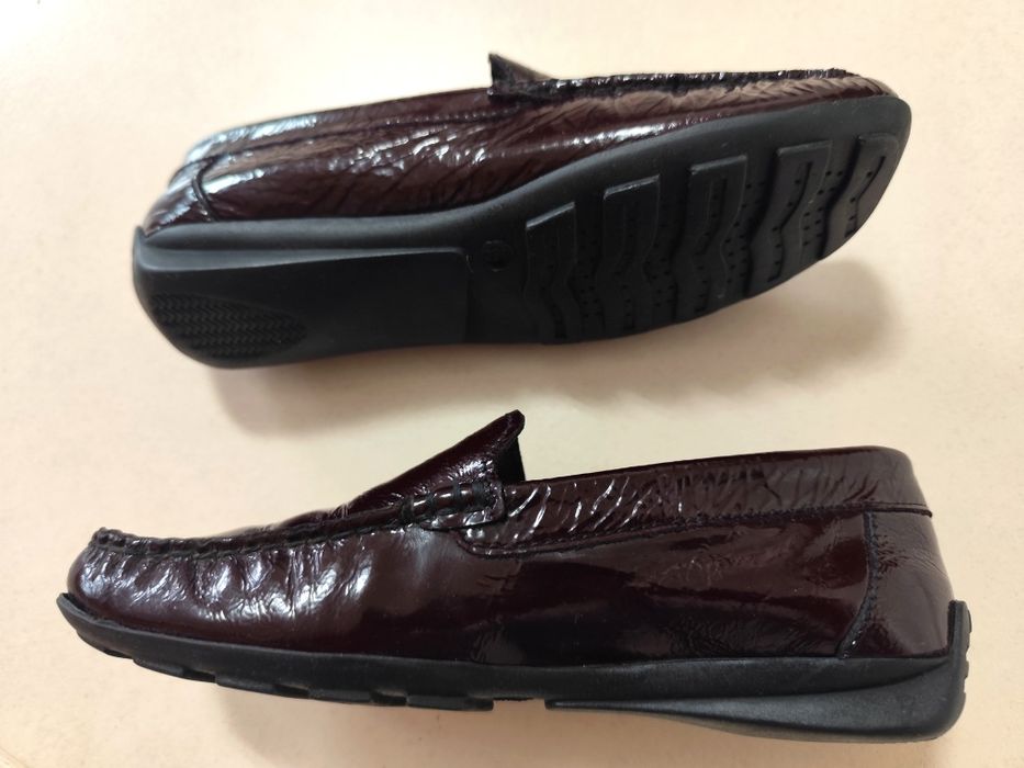 Mocassins em pele genuína marca Lihva (T. 35)