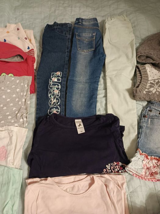 Zestaw ubrań dla dziewczynki w rozmiarze 122