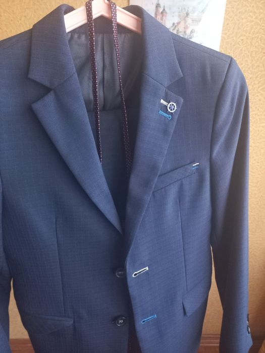 Продам шкільний костюм на хлопчика