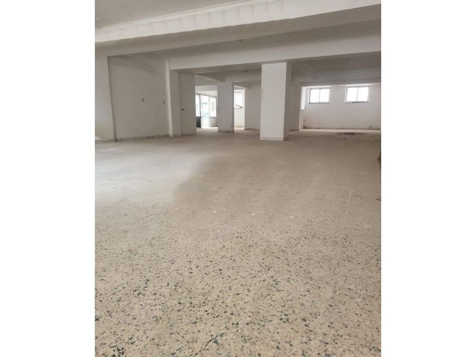 Loja Espaçosa em Agualva - Cacém | 210 m² | — Agualva E Mira-Sintra, Lisboa