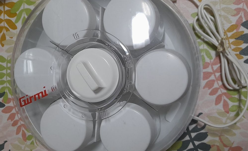 Iogurteira GIRMI com 6 frascos NOVA