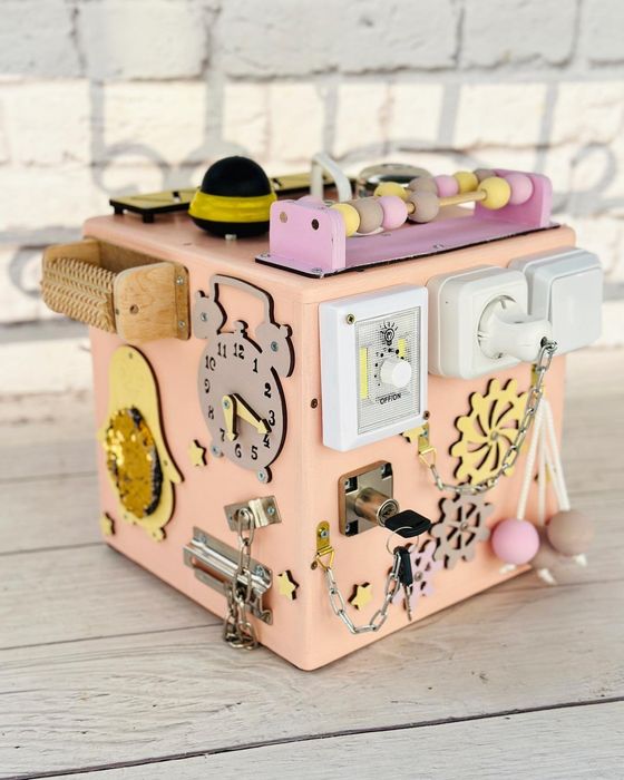 Бізікуб , бізіборд.