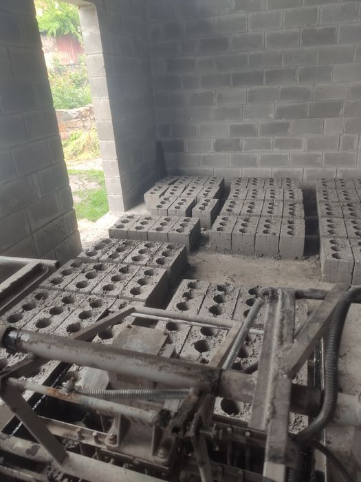 Вібростанок для виробництва шлакоблоків СШ-4 (на 4 блоки), 220 В б.у
