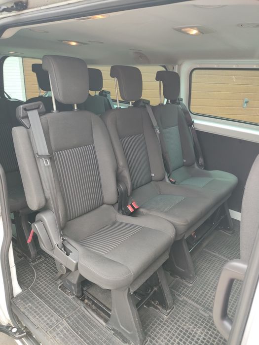 Wynajem Wypożyczalnia samochodu busa – Ford Transit Custom 9-osobowy
