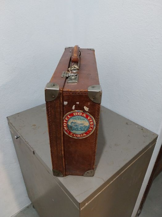 Mala de viagem muito antiga,para automoveis classicos