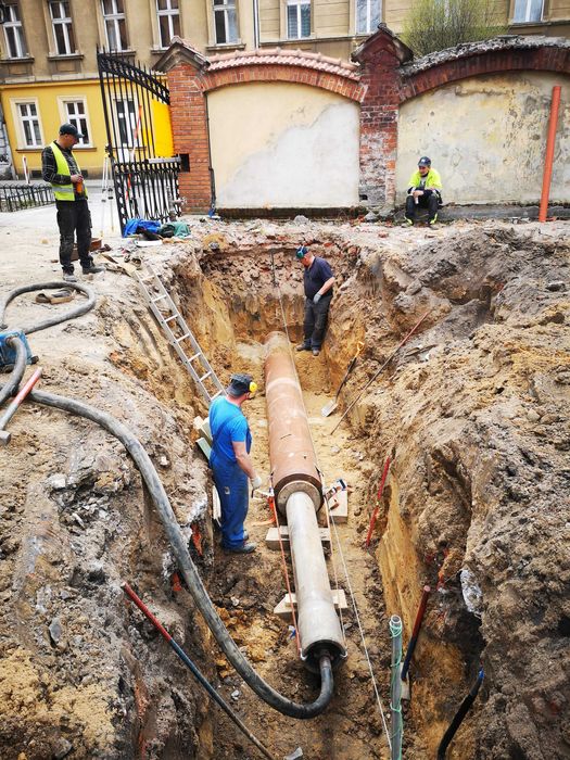 Przeciski pod drogami bezwykopowe  przewierty sterowane wbijanie rur