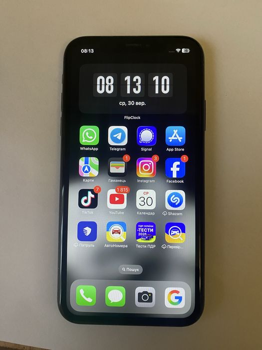 Продам iPhone XR 64GB Black (тріснута заднє скло)