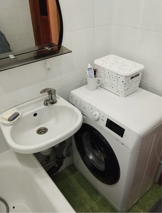 Продаж 3 кімнати . Чудова квартиртира в розвиненому районі .Вул Світла