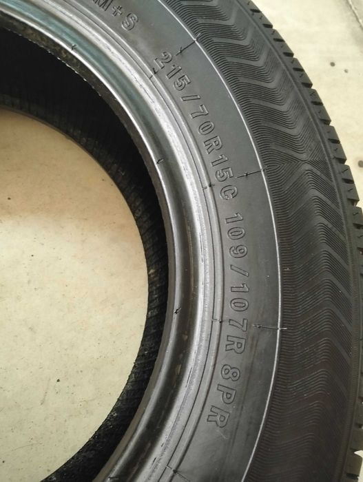 2 Pneus para carrinha 215 70 R15C