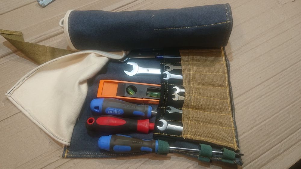 Чехол для разного инструмента. 
Ключи, отвёртки и тд. 
Очень крепкий и