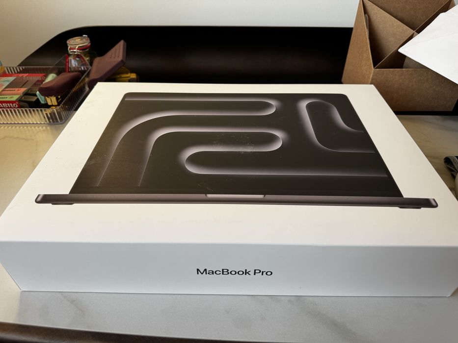 Macbook PRO  m4 pro chip 16 cali