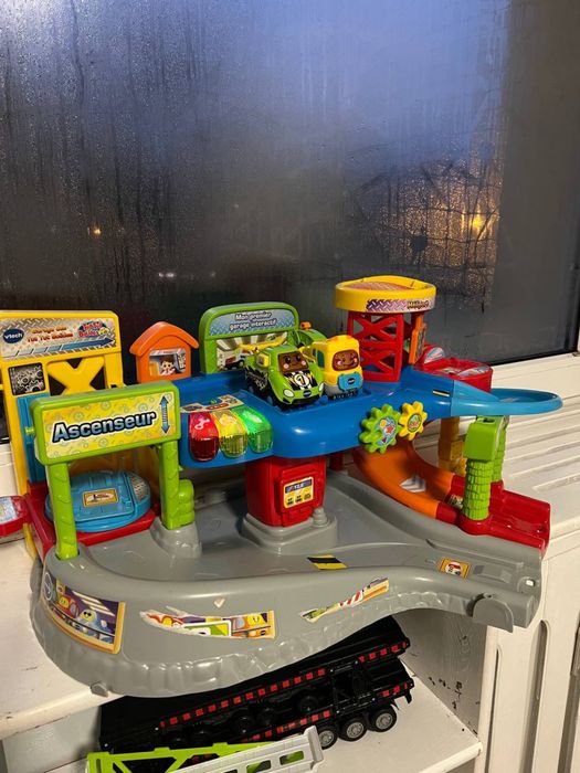 interaktywny garaż dla dzieci (VTech)