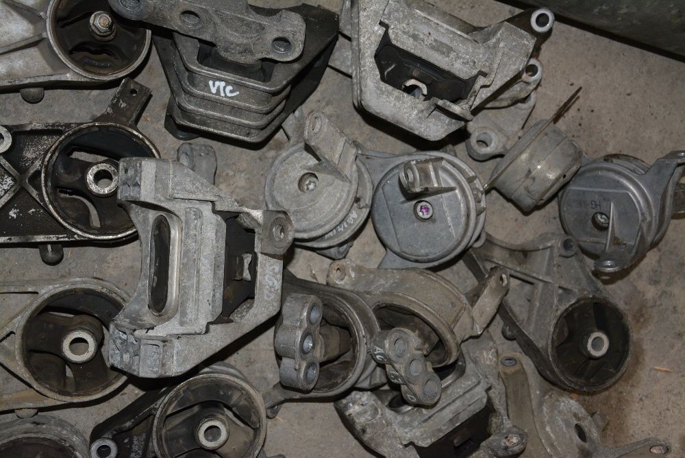 подушка двигателя мотора КПП Opel Astra G H J Vectra Zafira Insignia