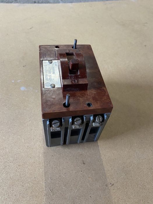 автоматичний вимикач АК50Б-3МГ ОМ3 380V 50Hz 31,5A 12 Iн