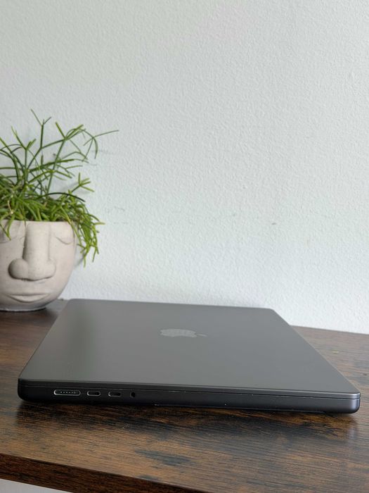 MacBook Pro 16” M4 Pro  | 24GB RAM |  1TB SSD |