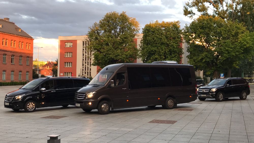 Wynajem busa z kierowcą usługi transportowe bagażówka Przeprowadzki & Transport mebli firma przeprowadzkowa opinie taxi bagażowe noszenie Ikea