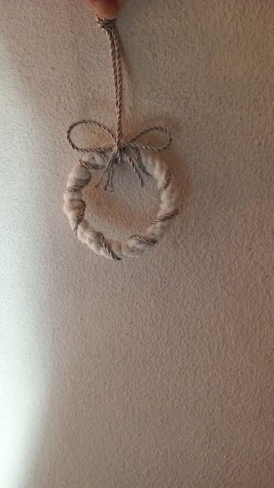 “Grinalda artesanal em macramé feita à mão”