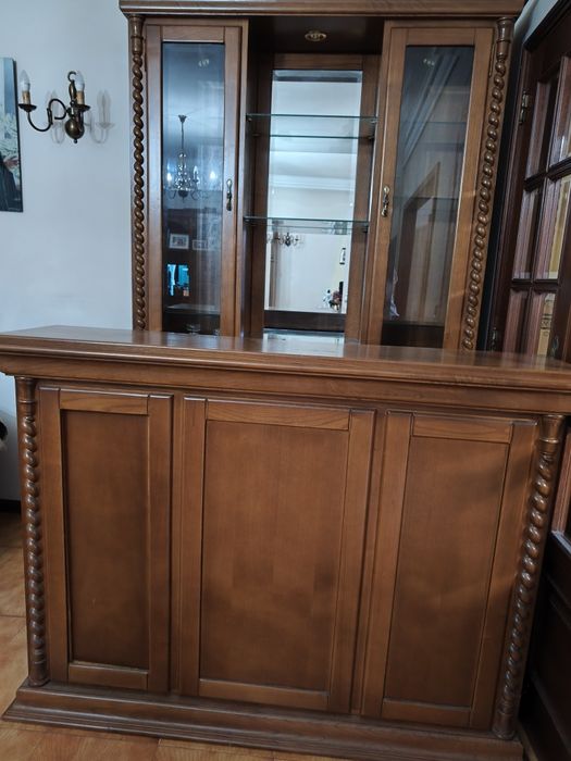 Móvel  de bar em madeira