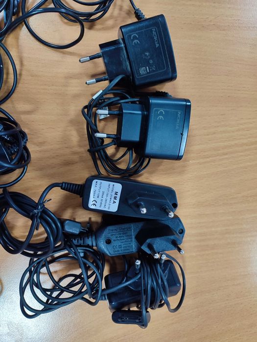 Зарядні пристрої до мобільних телефонів