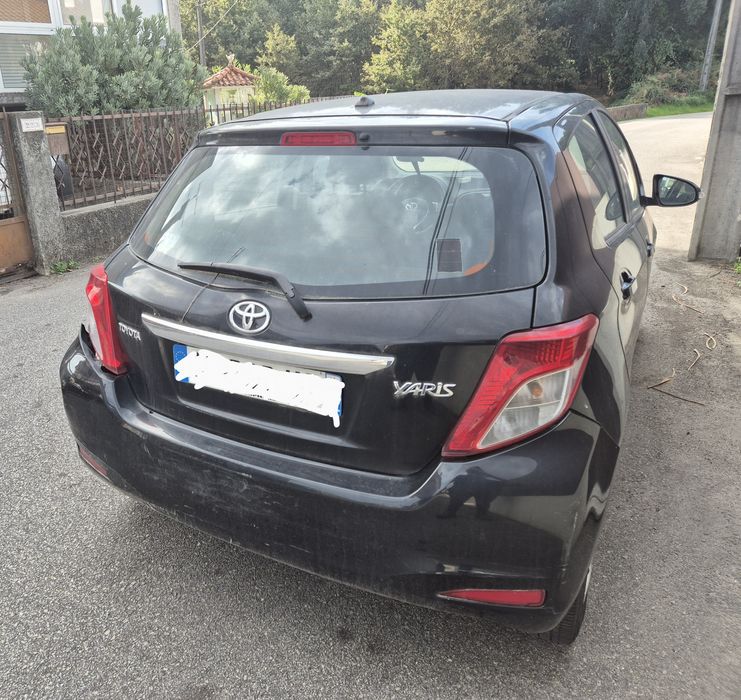 Toyota yaris p/pecas inteiro