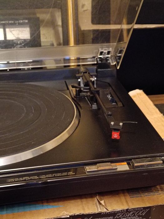 Проигрыватель винила JVC QL-A220