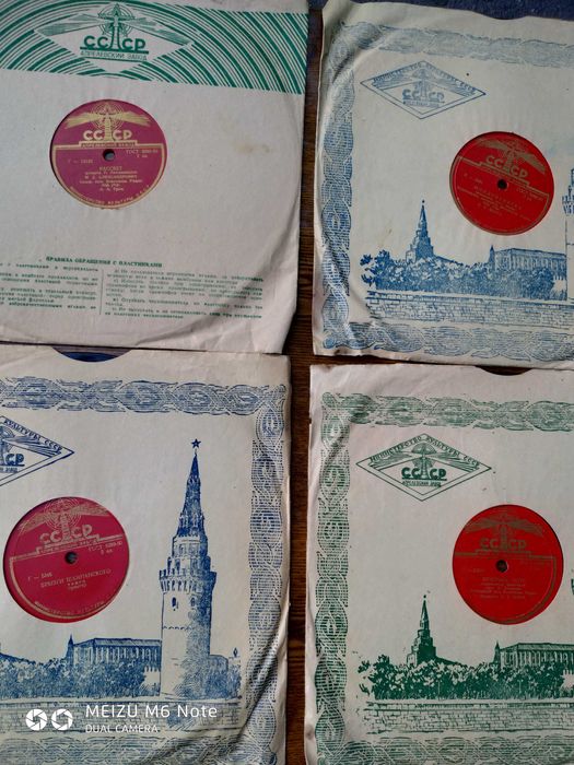 Патефон и пластинки виниловые