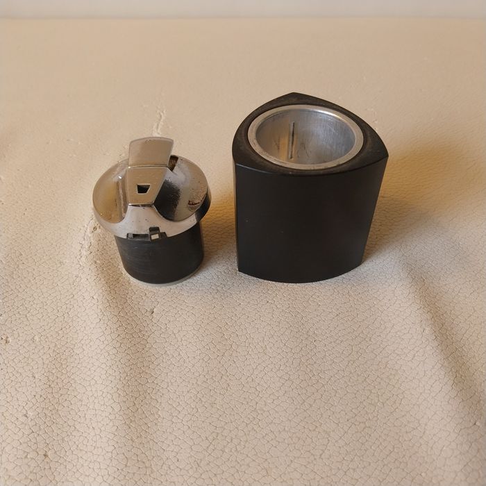 Isqueiro de Mesa Vintage Ronson Varaflame – Preto e Cromado