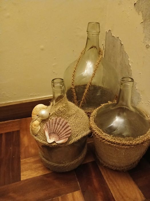 3 garrafões decorativos