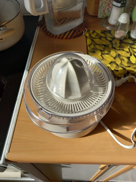 Wyciskacz do owoców cytrusowych.