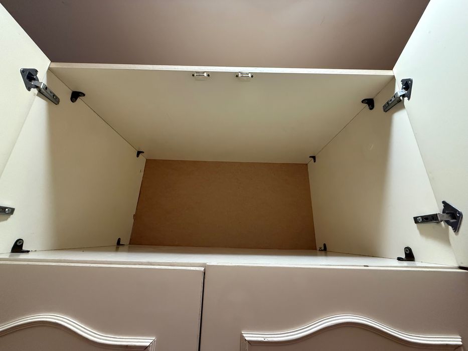 Шафа в вітальню чи спальну кімнату